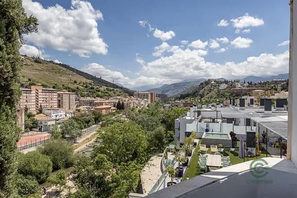 Casa de 0,0321 ha en venta en Granada, Granada