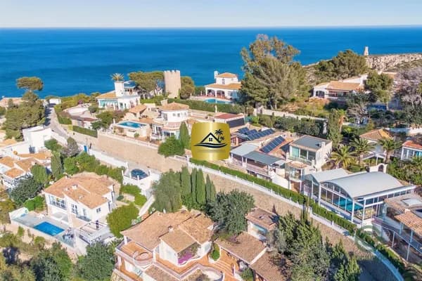Casa de 0,1437 ha en venta en Denia, Alicante