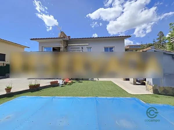 Casa de 0,0455 ha en venta en Barcelona