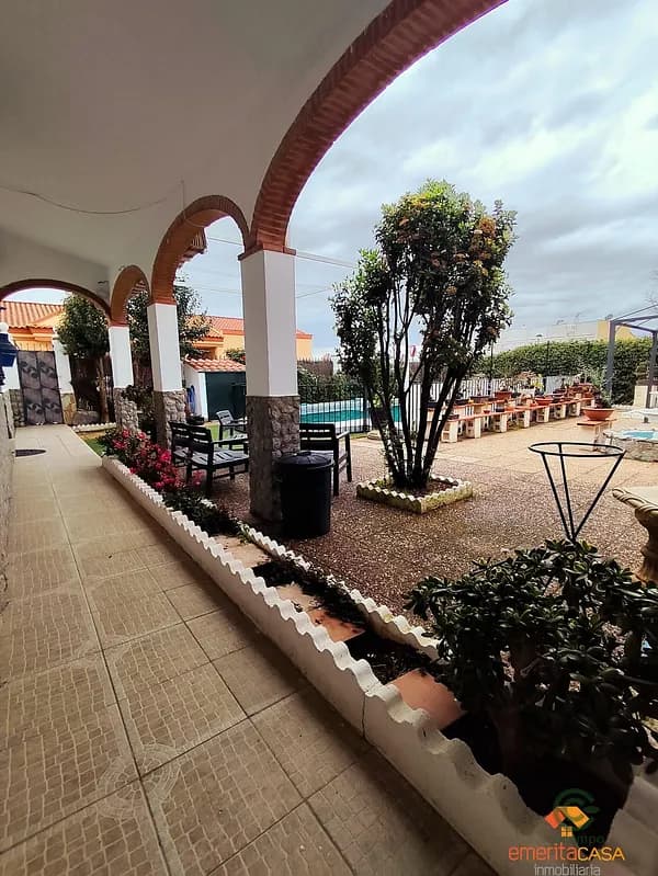 Casa de 0,0383 ha en venta en Almendralejo, Badajoz