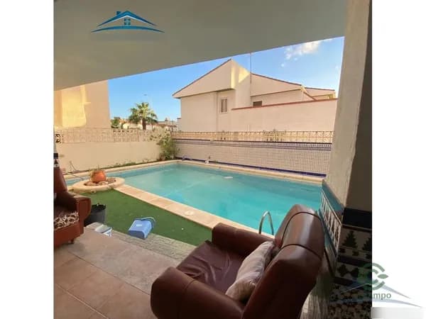 Casa de 0,0511 ha en venta en Almería, Almeria