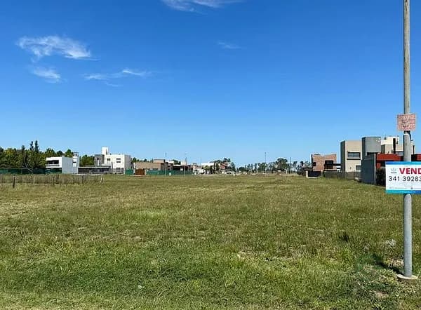 Terreno urbano de 0,07 ha en venta en Santa fe