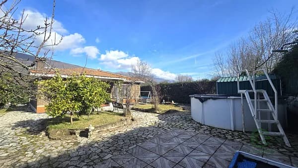 Finca de recreo de 0,0256 ha en venta en Cáceres