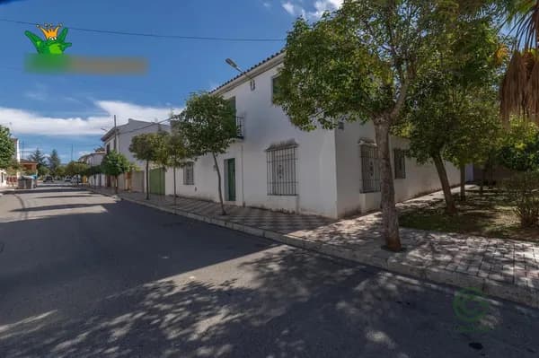 Casa de 0,06 ha en venta en Granada