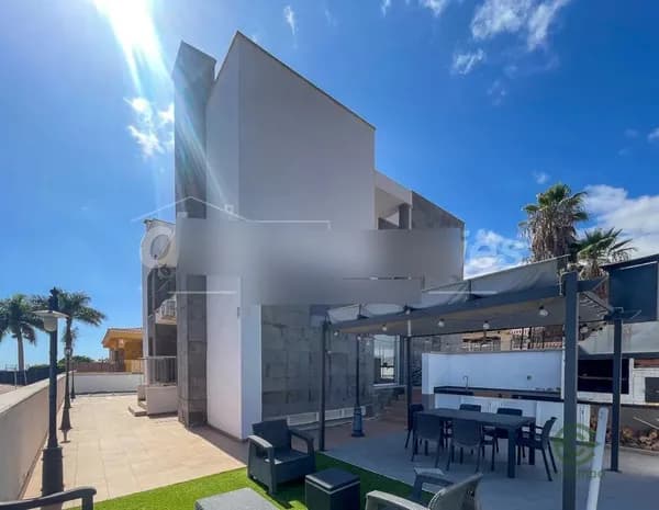 Casa de 0,04 ha en venta en Arona, Sta.cruz tener.