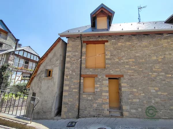Casa de 0,0115 ha en venta en Gistain, Huesca