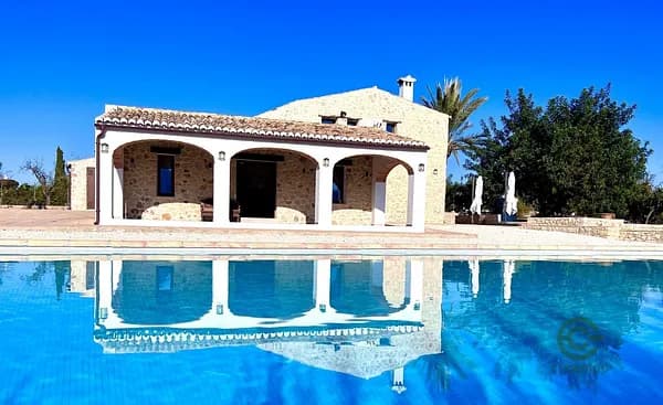 Finca rústica de 0,03 ha en venta en Denia, Alicante