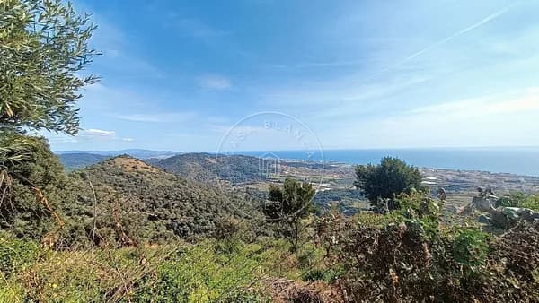 Casa de 0,05 ha en venta en Barcelona