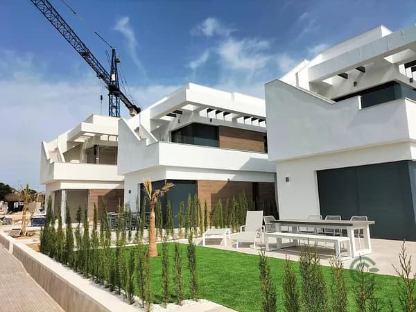 House of 0,5 ha for sale in Alicante