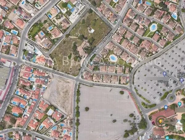 Terreno urbano de 0,1 ha en venta en Benidorm, Alicante