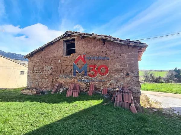 Casa de 0,0216 ha en venta en Quintanaelez, Burgos