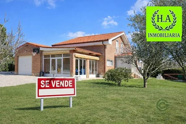 Casa de 0,105 ha en venta en Pedrezuela, Madrid