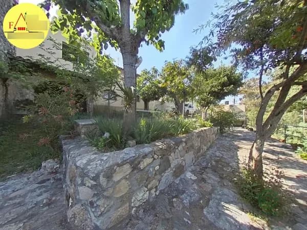 Casa de 0,089 ha en venta en Girona, Girona