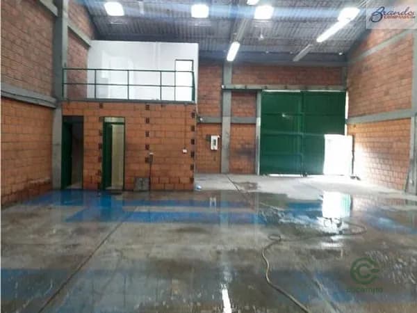 Nave industrial de 0,027 ha en alquiler en Caldas