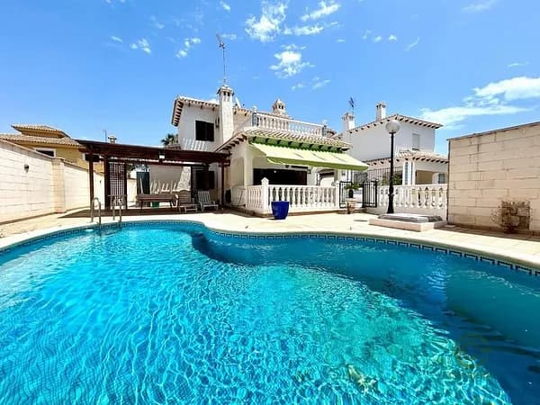 Casa de 0,0453 ha en venta en Orihuela costa, Alicante