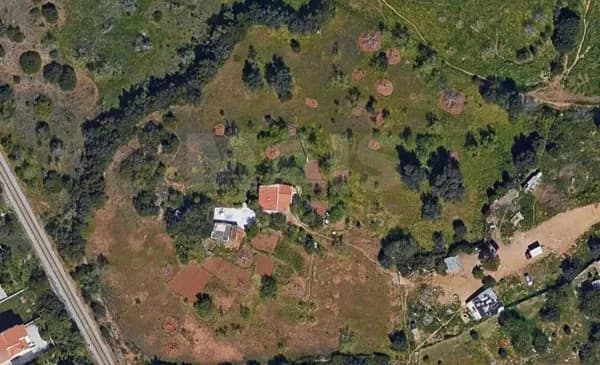 Terra urbana de 1,564 ha para venda em Faro
