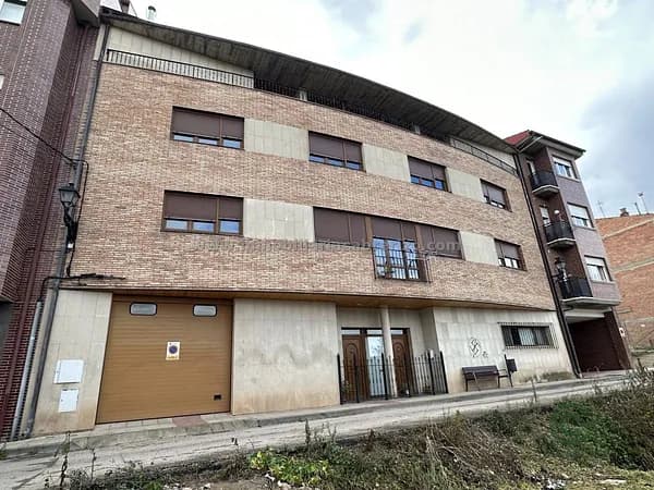 Casa de 0,0456 ha en venta en Lardero, La rioja