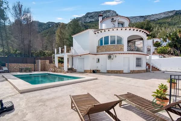 Casa de 0,1154 ha en venta en Denia, Alicante
