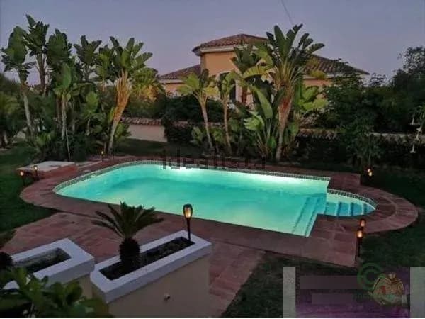 Casa de 0,1 ha en venta en Marbella, Málaga