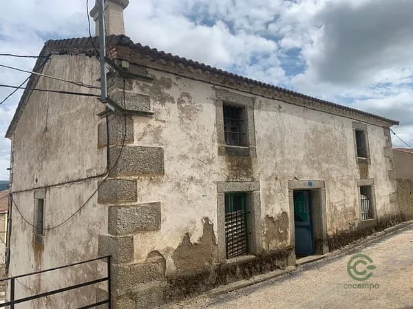 Casa de 0,02 ha en venta en Ávila