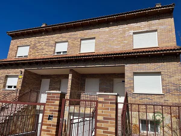 Casa de 0,0154 ha en venta en Ávila