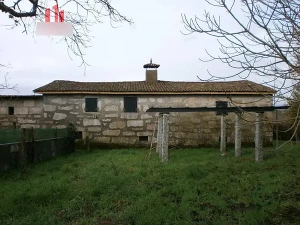 Casa de 0,2 ha en venta en Amoeiro, Orense