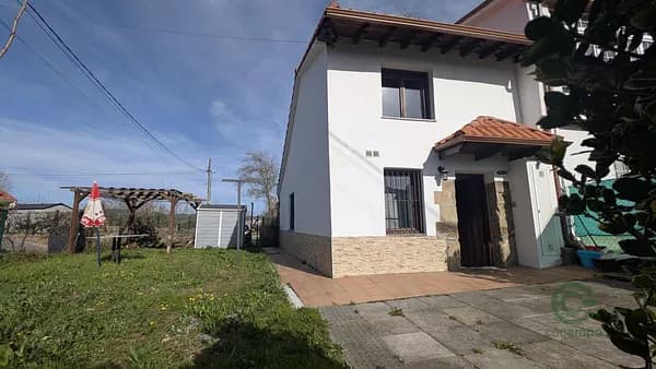 Casa de 0,0085 ha en venta en Renedo, Cantabria