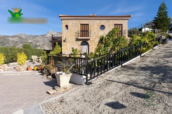 Casa de 0,18 ha en venta en Granada