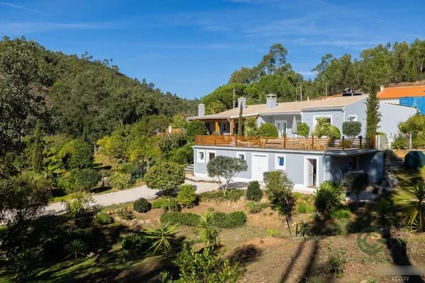 Finca rústica de 1,02 ha en venta en Marmelete, Algarve