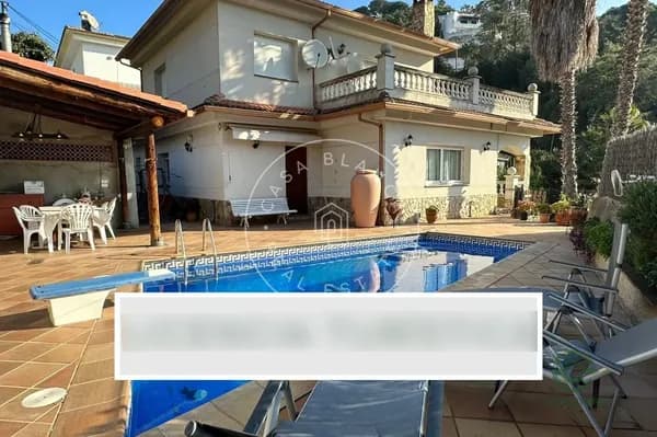 Casa de 0,0333 ha en venta en Girona