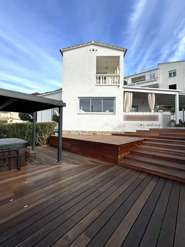 Casa de 0,06 ha en venta en Girona