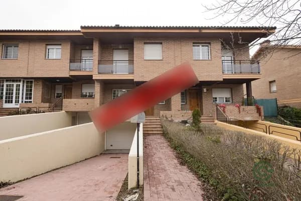 Casa de 0,023 ha en venta en Gorraiz, Navarra