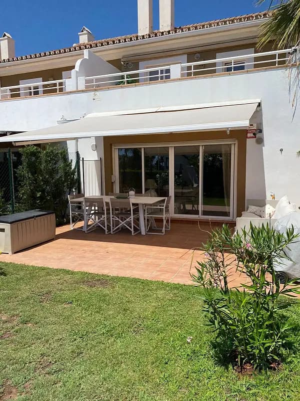 Casa de 0,018 ha en venta en Estepona, Malaga