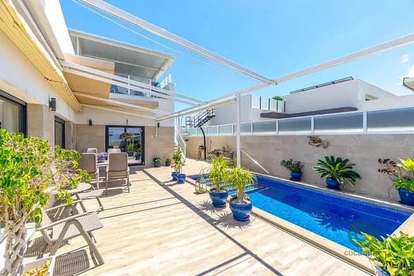 Casa de 241 ha en venta en Alicante