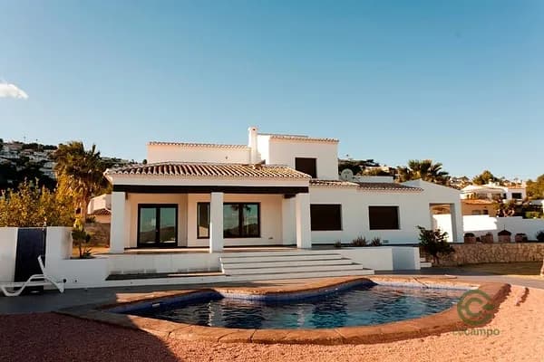 Casa de 0,0897 ha en venta en Moraira, Alicante