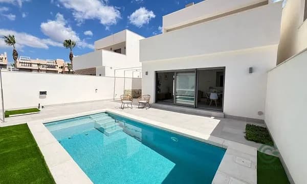 Casa de 0,0177 ha en venta en Orihuela costa, Alicante