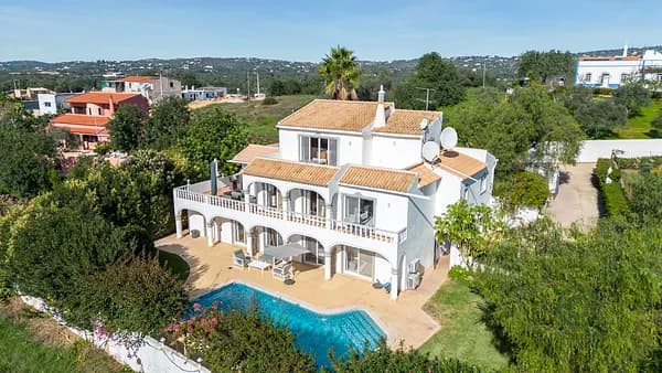 Casa de 0,1 ha en venta en Loulé, Faro