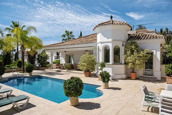 Casa de 0,1235 ha en venta en Benahavis, Malaga
