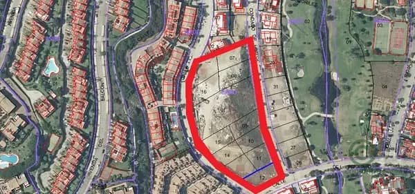 Terren urbà de 0,9751 ha per a venda a Màlaga