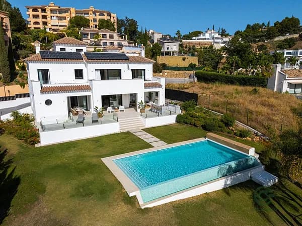 Casa de 0,1743 ha en venta en Elviria, Malaga