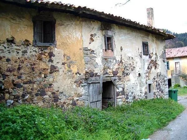 Casa de 0,014 ha en venta en Regueras (las), Asturias