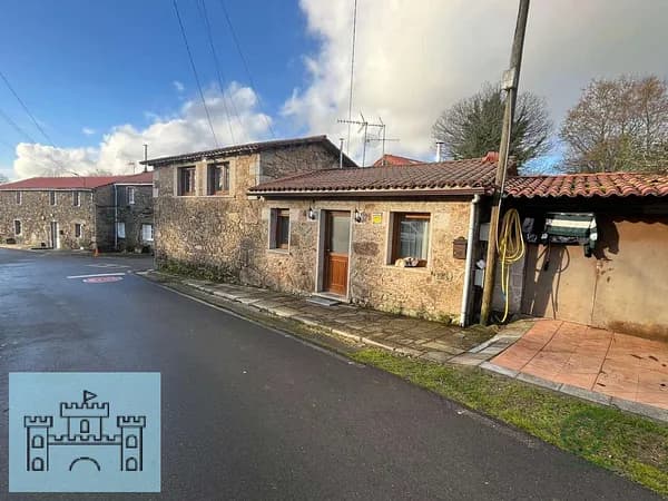 Casa de 0,03 ha en venta en Vilasantar, La coruña
