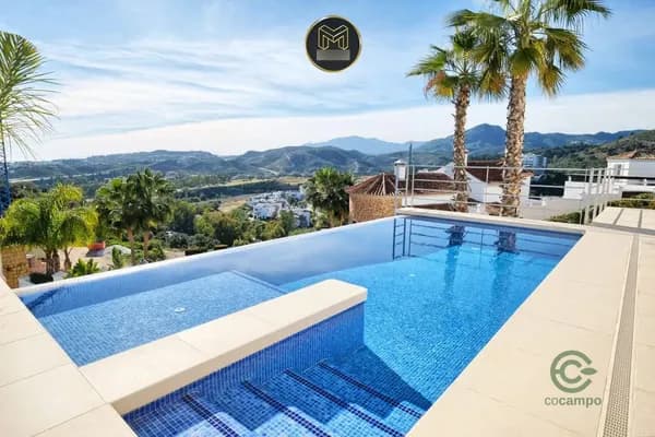 Casa de 0,1 ha en venta en Málaga