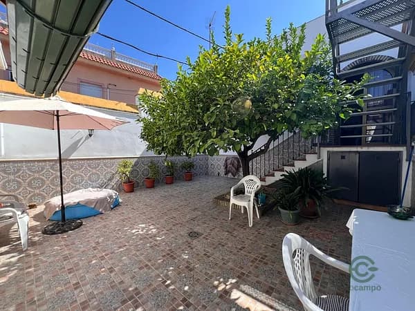 Casa de 0,0138 ha en venta en Burguillos de sevilla, Sevilla