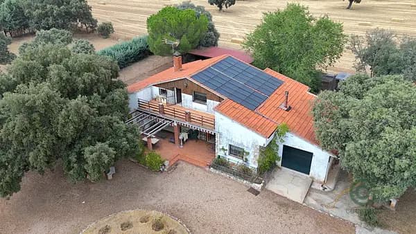 Casa de 0,6 ha en venta en Guadalajara