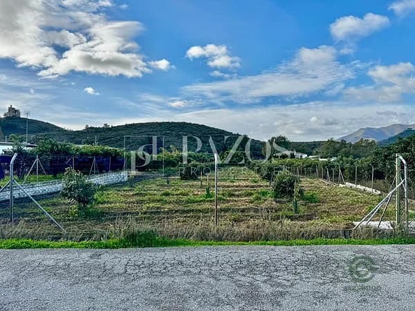 Finca agrícola de 0,3 ha en venta en Málaga