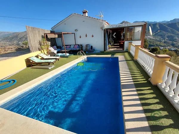 Finca de recreo de 0,1 ha en venta en Frigiliana, Malaga