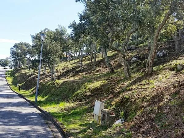 Terren urbà de 0,0898 ha per a venda a Girona