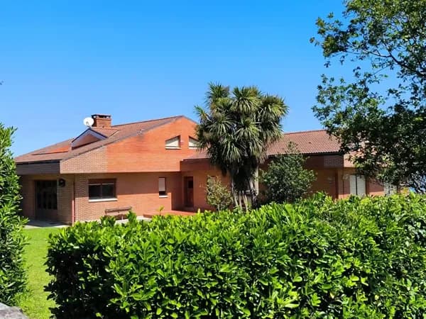 Casa de 1,32 ha en venta en Getxo, Vizcaya