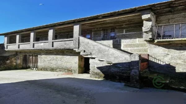 Casa de 0,1 ha en venta en A lama, Pontevedra